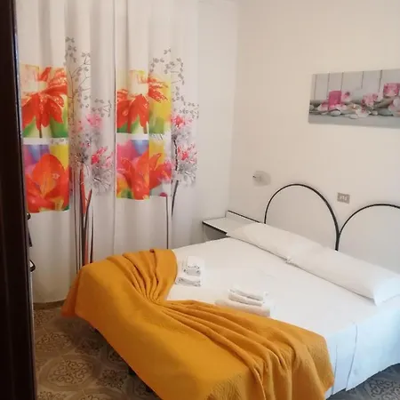 Rita Hotel *
