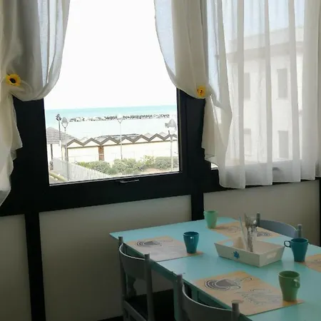 Rita Hotel *