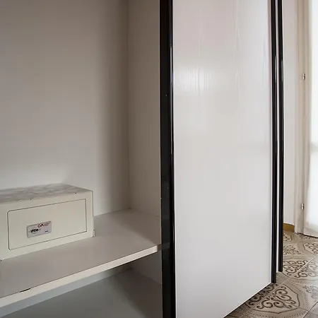 Rita Hotel *