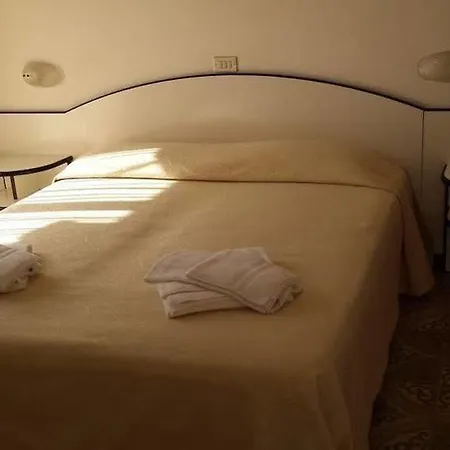 Rita Hotel *